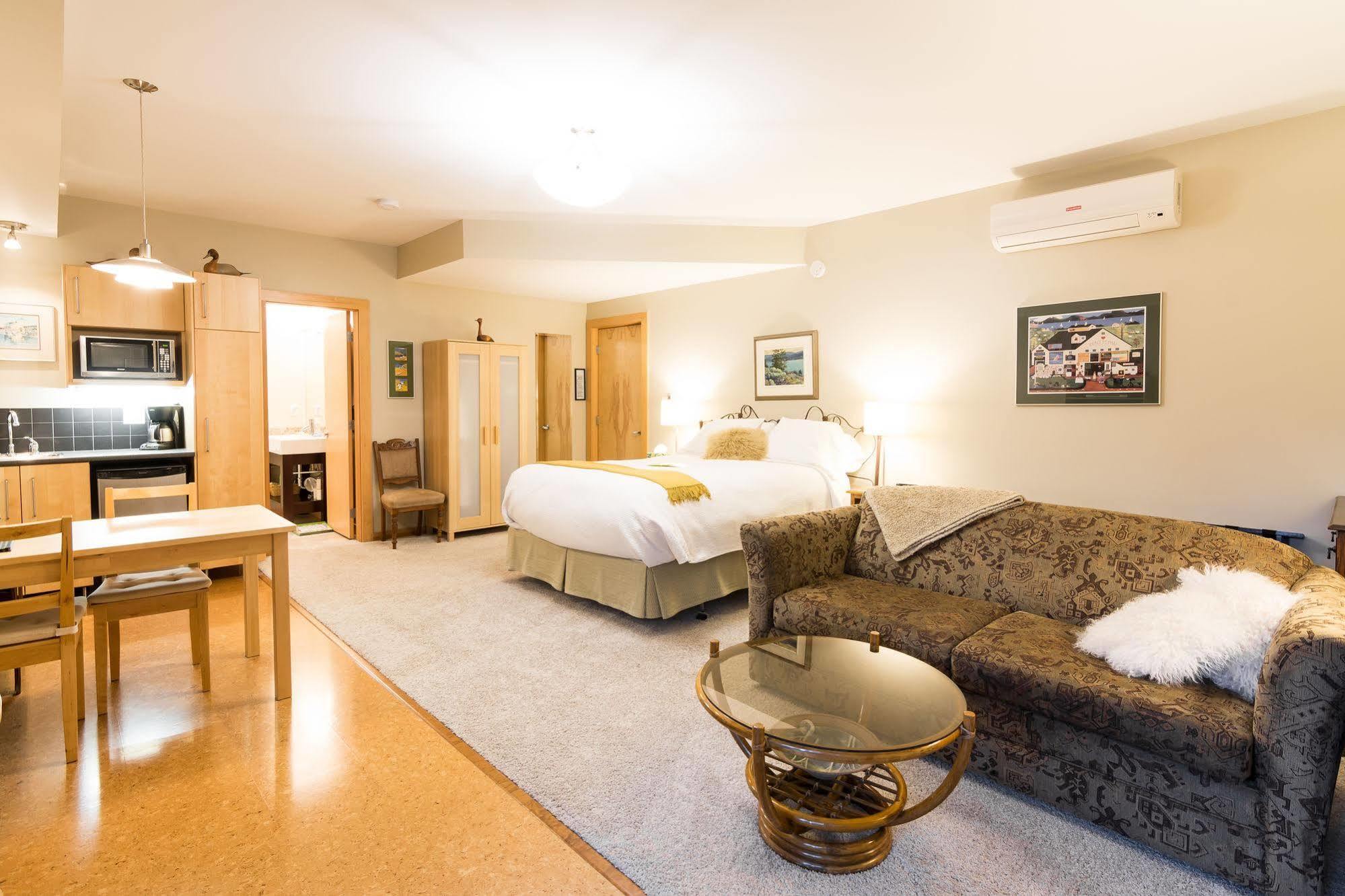 Cormier'S Studio Guest Suites Penticton Exterior foto